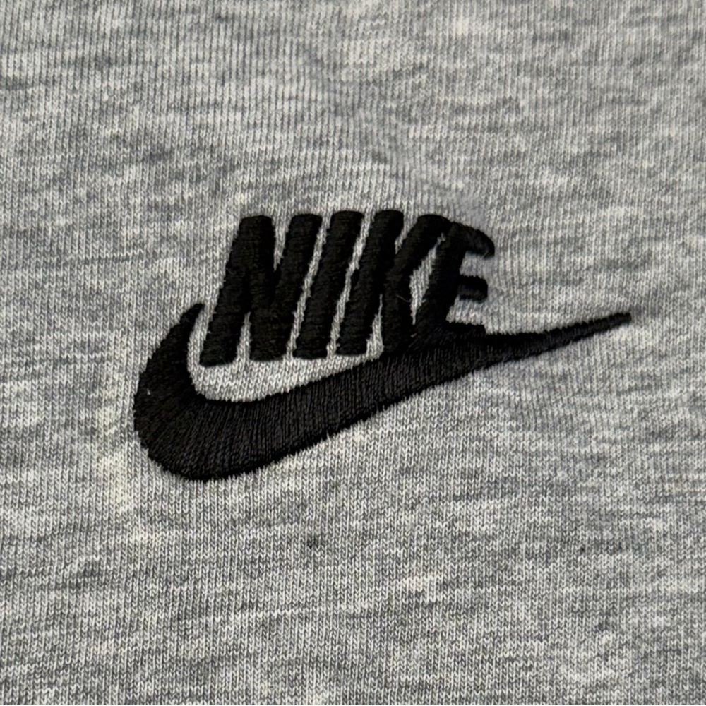 Men's Nike Sportswear Club Tee The Nike Tee Grey Embroidered Logo 100% Cotton - Picture 2 of 5